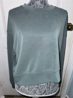 Lululemon green soft stream pullover size 6
